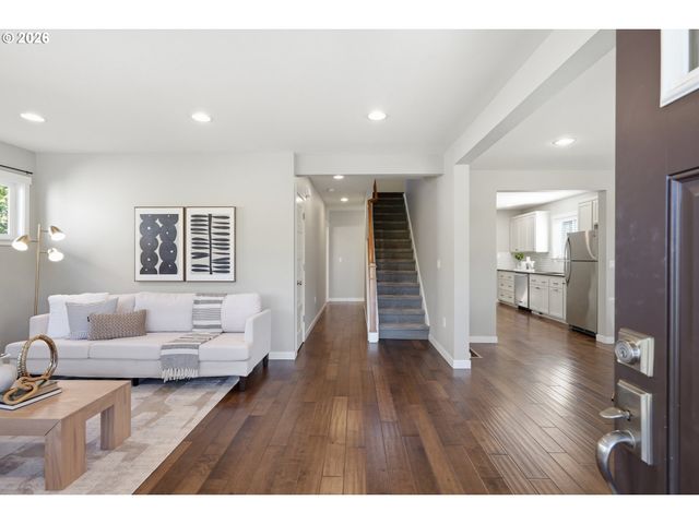 6924 Se MARTINS St, Portland, OR 97206