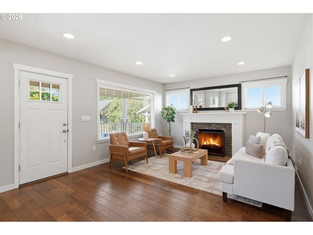 6924 Se MARTINS St, Portland, OR 97206