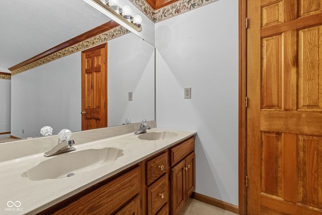 44 Dominion Drive, Zionsville, IN 46077