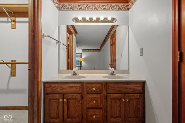 44 Dominion Drive, Zionsville, IN 46077