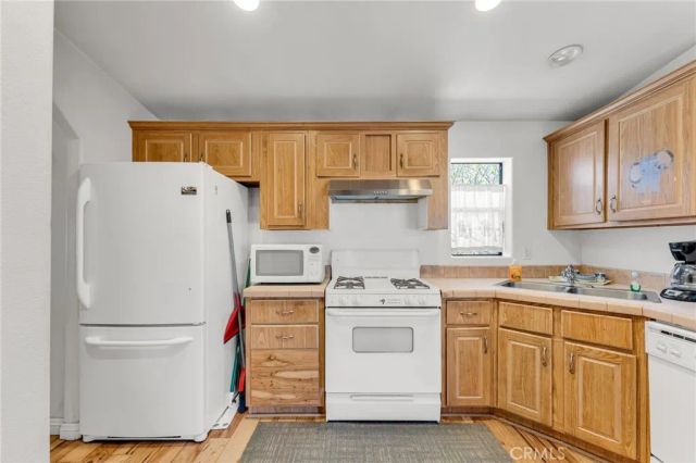 1124 W Country Club Boulevard, Big Bear City, CA 92314