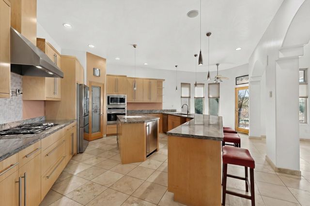 1314 Sara Way SE, Rio Rancho, NM 87124
