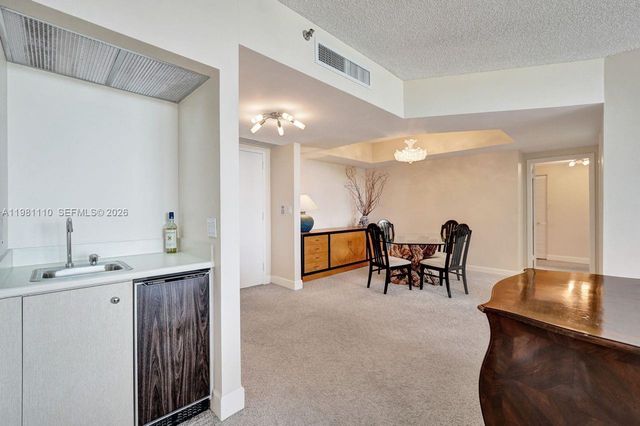 20281 E Country Club Drive 1703, Aventura, FL 33180