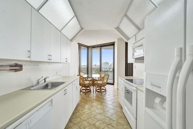 20281 E Country Club Drive 1703, Aventura, FL 33180