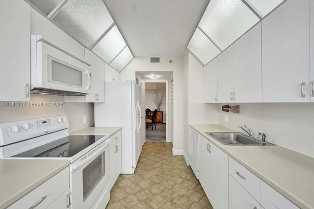 20281 E Country Club Drive 1703, Aventura, FL 33180