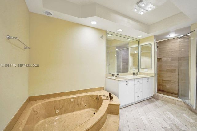 20281 E Country Club Drive 1703, Aventura, FL 33180