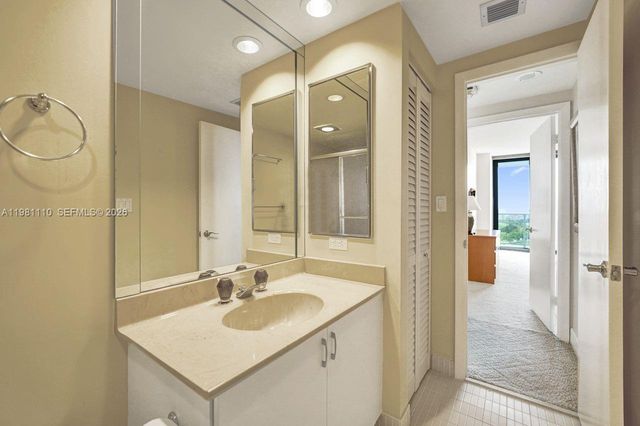 20281 E Country Club Drive 1703, Aventura, FL 33180