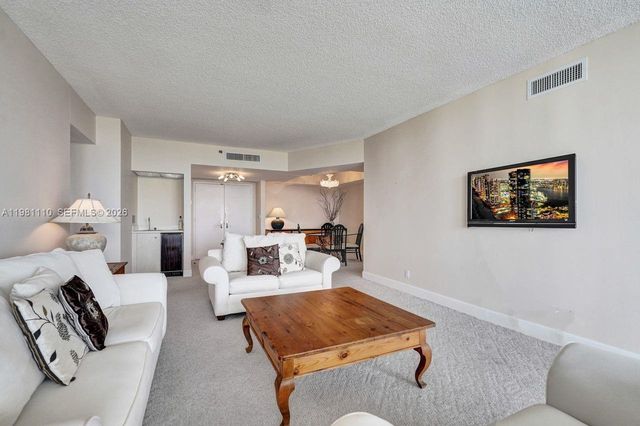 20281 E Country Club Drive 1703, Aventura, FL 33180