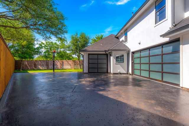 4001 Memorial Court, Carrollton, TX 75010