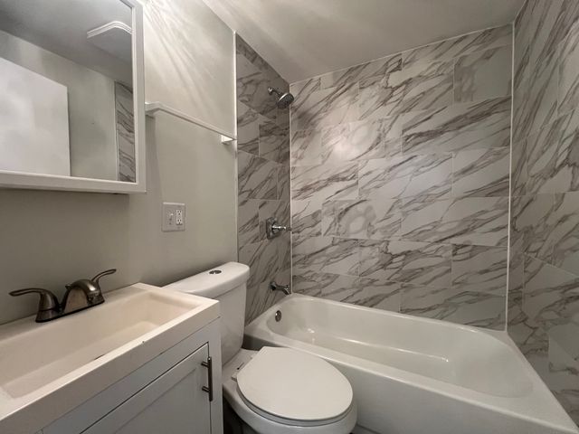 6848 W 96th Street, Oak Lawn, IL 60453