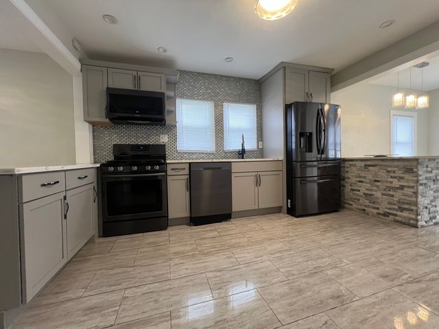 6848 W 96th Street, Oak Lawn, IL 60453