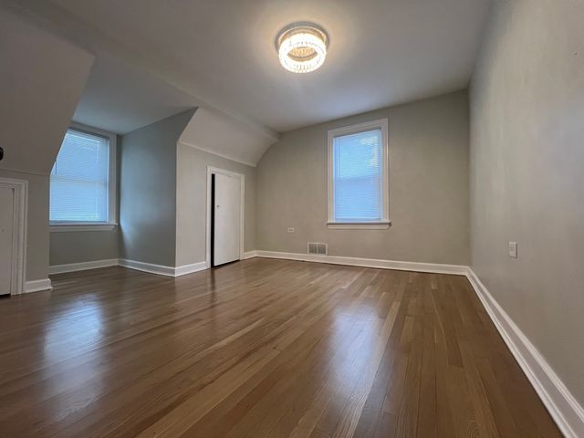 6848 W 96th Street, Oak Lawn, IL 60453