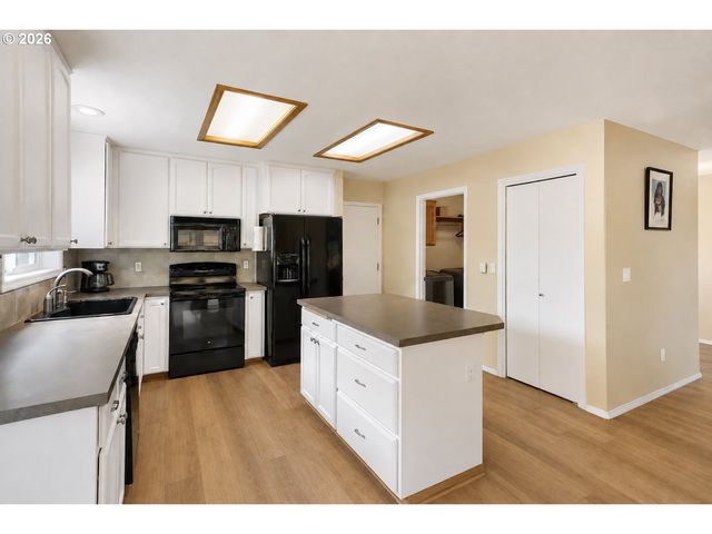 437 Sw CHAPMAN Ave, Troutdale, OR 97060