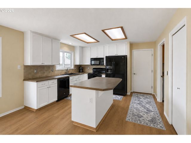 437 Sw CHAPMAN Ave, Troutdale, OR 97060