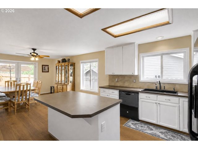 437 Sw CHAPMAN Ave, Troutdale, OR 97060