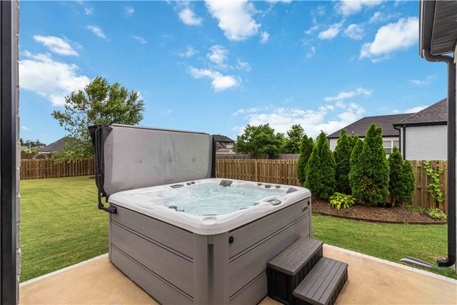 961 Osage View Drive, Bentonville, AR 72713