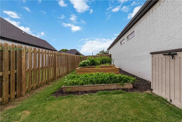 961 Osage View Drive, Bentonville, AR 72713