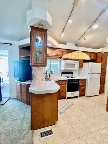 1295 S Cawston 271, Hemet, CA 92545