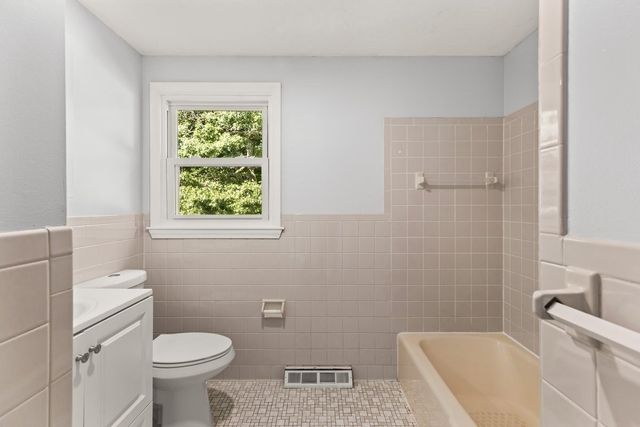 42 Boylston St 42R, Randolph, MA 02368