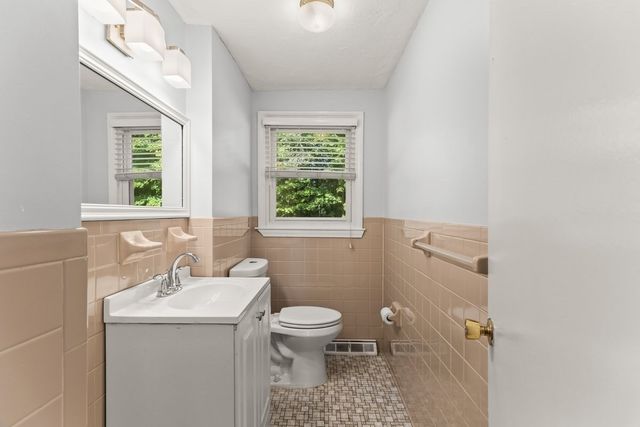 42 Boylston St 42R, Randolph, MA 02368