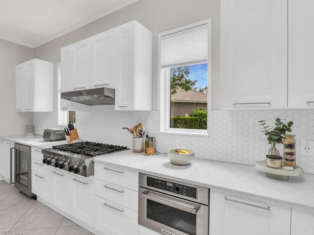 14785 Leeward DR, Naples, FL 34114