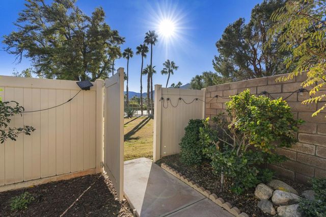 1433 Sunflower Circle N, Palm Springs, CA 92262