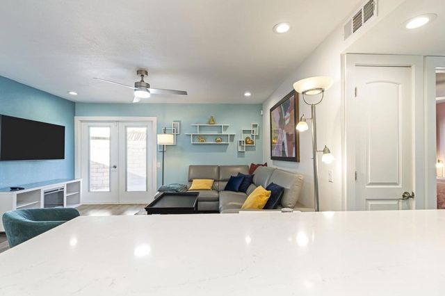 1433 Sunflower Circle N, Palm Springs, CA 92262