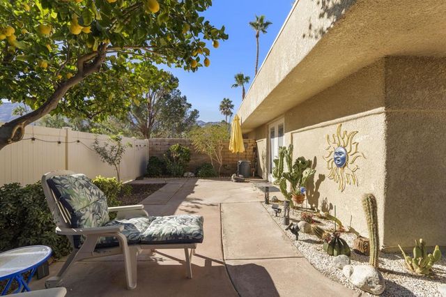 1433 Sunflower Circle N, Palm Springs, CA 92262