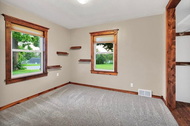 5955 Osage Road, Waterloo, IA 50703