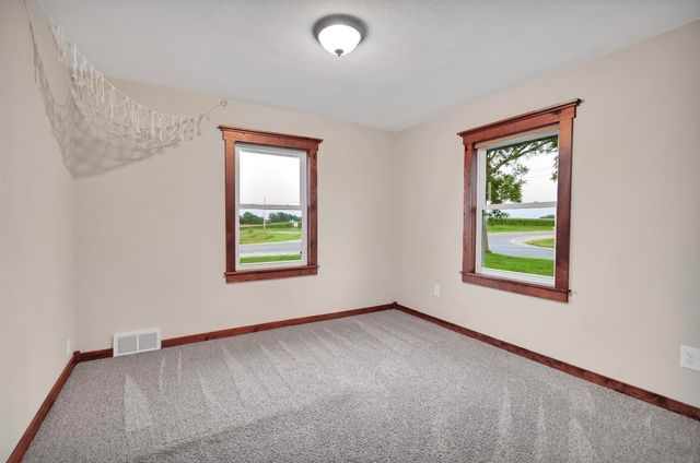 5955 Osage Road, Waterloo, IA 50703