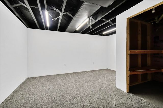 5955 Osage Road, Waterloo, IA 50703