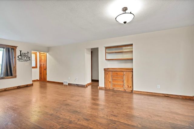 5955 Osage Road, Waterloo, IA 50703