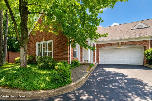 5939 Ashwood Bluff Dr, Louisville, KY 40207