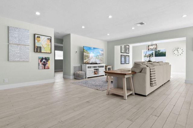 912 SE 15th Court, Deerfield Beach, FL 33441