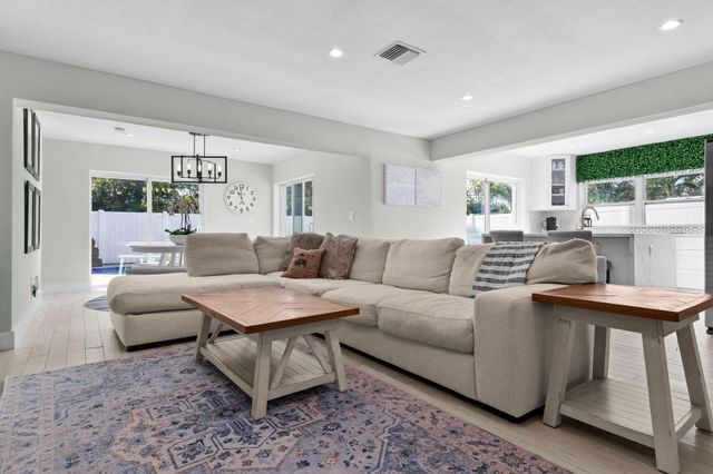 912 SE 15th Court, Deerfield Beach, FL 33441