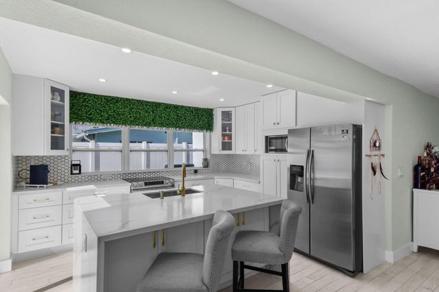 912 SE 15th Court, Deerfield Beach, FL 33441