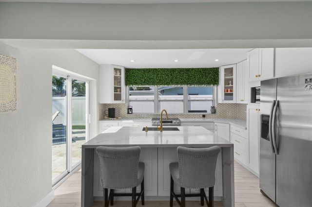 912 SE 15th Court, Deerfield Beach, FL 33441