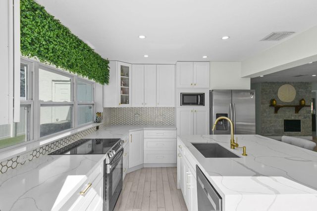 912 SE 15th Court, Deerfield Beach, FL 33441