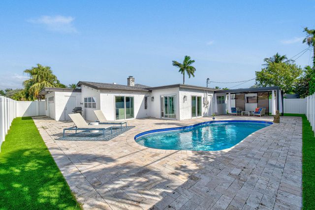 912 SE 15th Court, Deerfield Beach, FL 33441