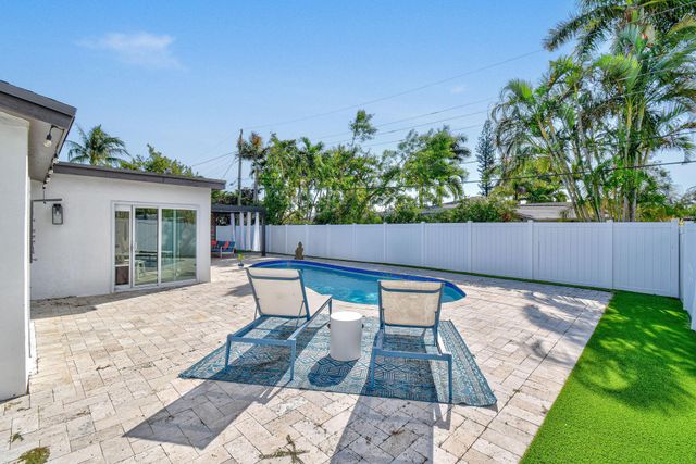 912 SE 15th Court, Deerfield Beach, FL 33441