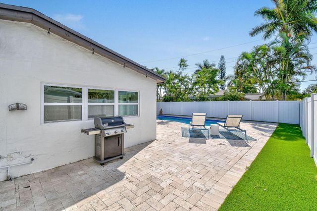 912 SE 15th Court, Deerfield Beach, FL 33441