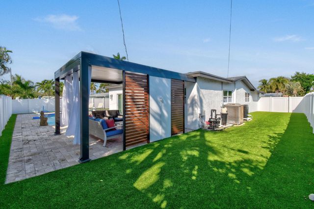 912 SE 15th Court, Deerfield Beach, FL 33441