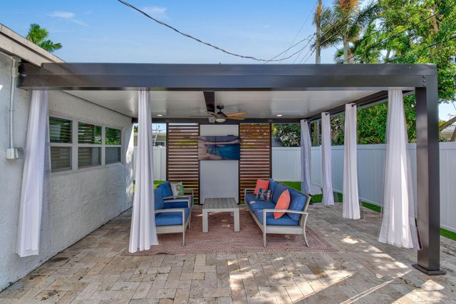 912 SE 15th Court, Deerfield Beach, FL 33441