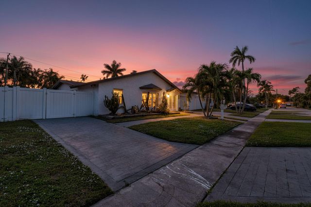 912 SE 15th Court, Deerfield Beach, FL 33441