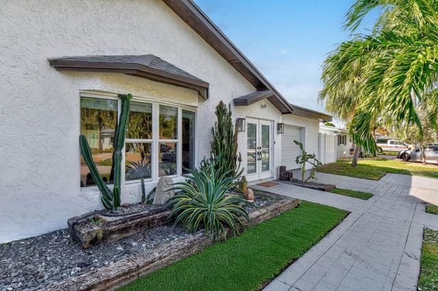 912 SE 15th Court, Deerfield Beach, FL 33441