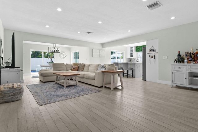 912 SE 15th Court, Deerfield Beach, FL 33441