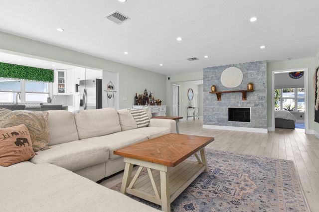 912 SE 15th Court, Deerfield Beach, FL 33441