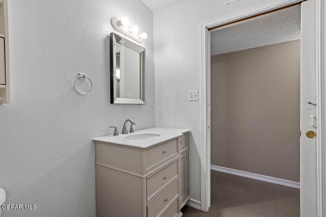 732 Teichelkamp Drive, Horizon City, TX 79928