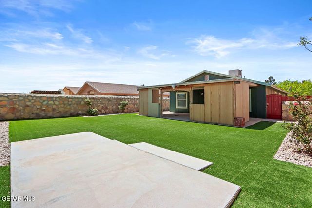 732 Teichelkamp Drive, Horizon City, TX 79928