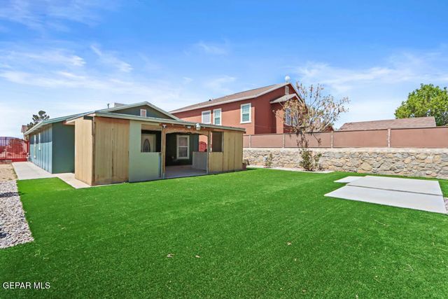 732 Teichelkamp Drive, Horizon City, TX 79928